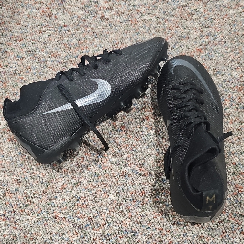 Nike Kids Black and Silver Sneakers
